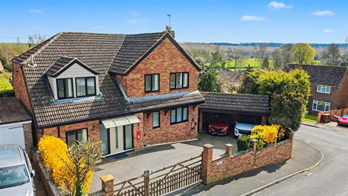 5 Bedroom Detached House For Sale In Grange Road, Stanion, NN14