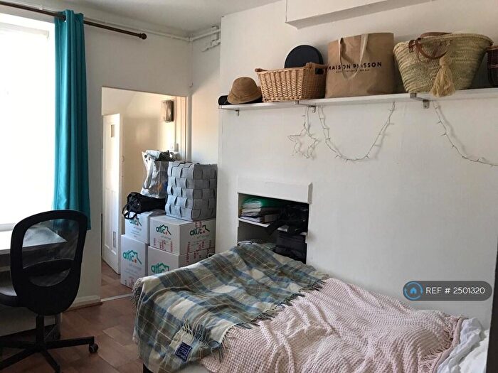 Studio To Rent In London, London, NW4