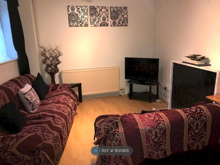 2 Bedroom Terraced House To Rent In Cherrydown West, Basildon, SS16