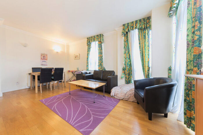 1 Bedroom Apartment To Rent In Aegon House, Lanark Square, Canary Wharf, London, E14