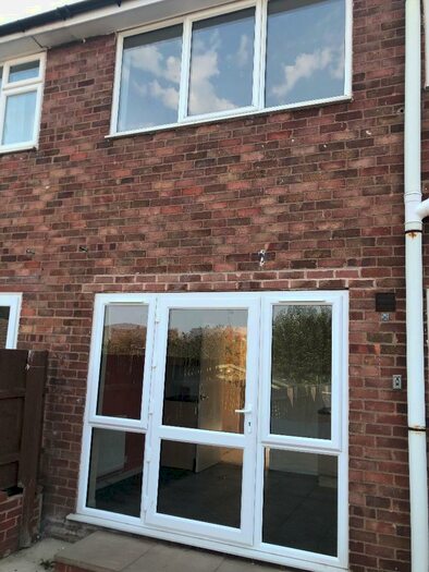 3 Bedroom House To Rent In Cauby Close, LE12