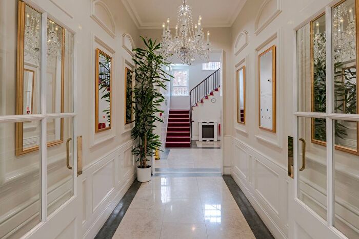 1 Bedroom Flat To Rent In George Street, Marylebone, London, W1H