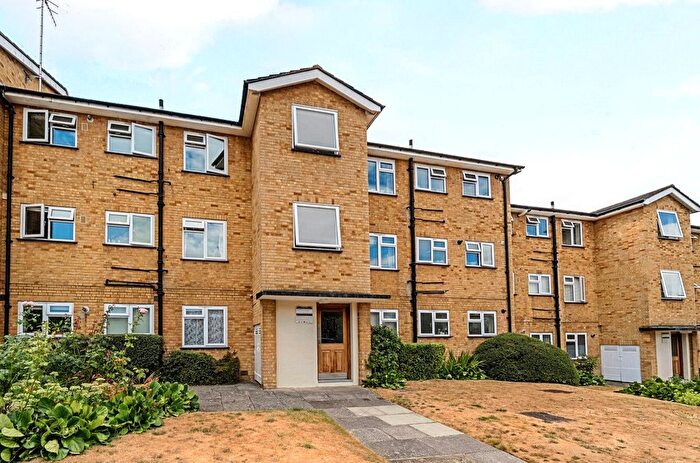 2 Bedroom Flat For Sale In Guildford, Surrey, GU1