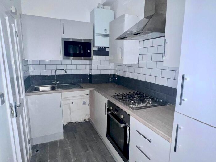 2 Bedroom Flat To Rent In High Road Leytonstone, London, E11