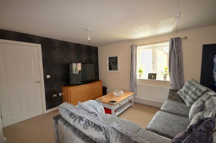 2 Bedroom Flat To Rent In Proclamation Avenue, Rothwell, NN14