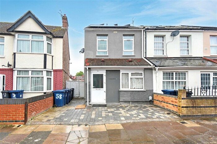 6 Bedroom End Terrace House For Sale In Lea Road, Southall, UB2