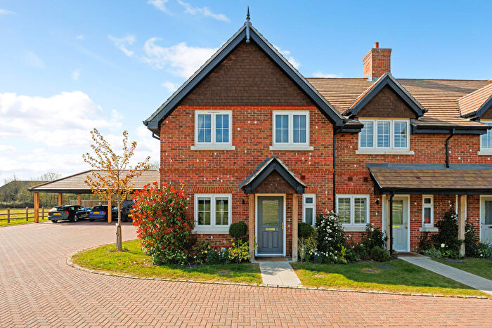 3 Bedroom End Of Terrace House For Sale In Moat Farm Close, Windsor, SL4