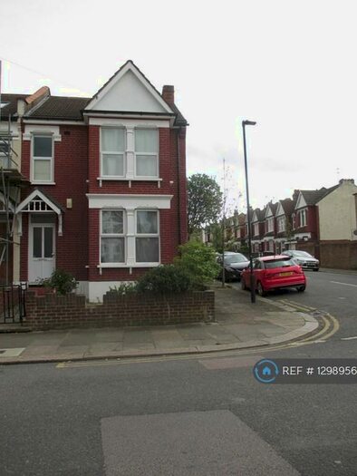 3 Bedroom Terraced House To Rent In Warwick Road, London, N11