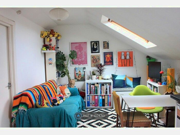 2 Bedroom Flat To Rent In Graham Road, London, E8