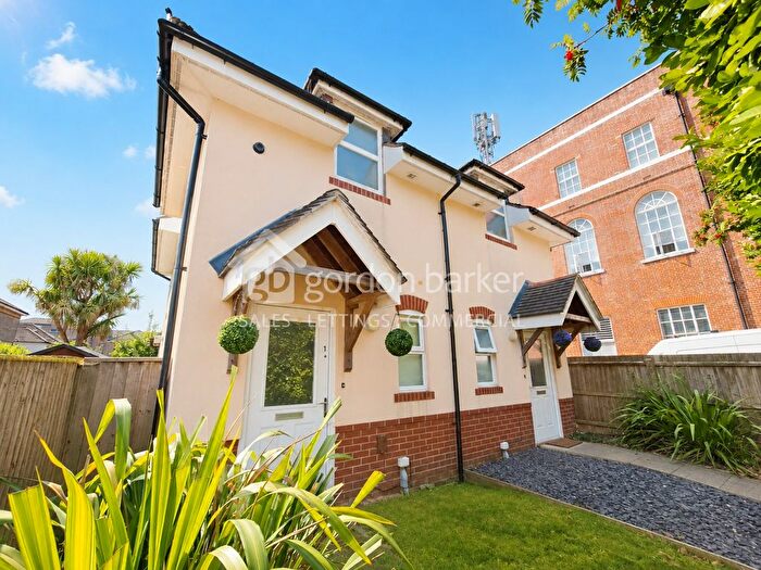 1 Bedroom Semi-Detached House For Sale In Shelley Road, Bournemouth, BH1
