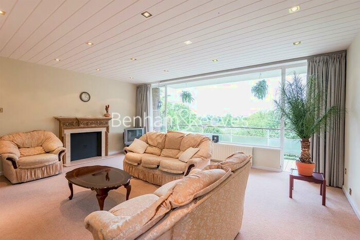 2 Bedroom Apartment To Rent In Broadlands Lodge, Broadlands Road, N6