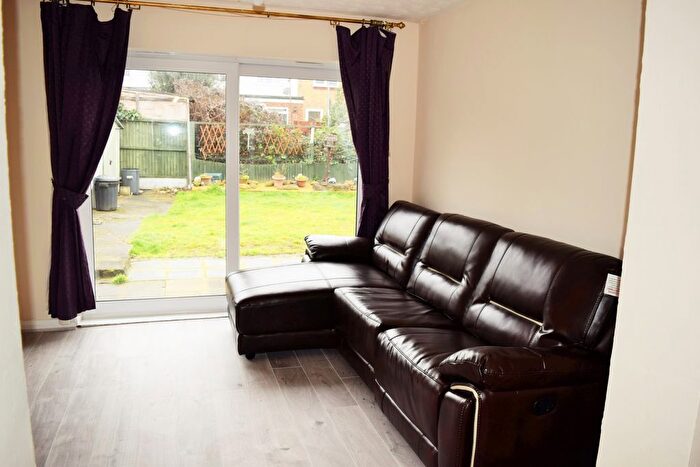 4 Bedroom Terraced House To Rent In Crescent Road, RM10