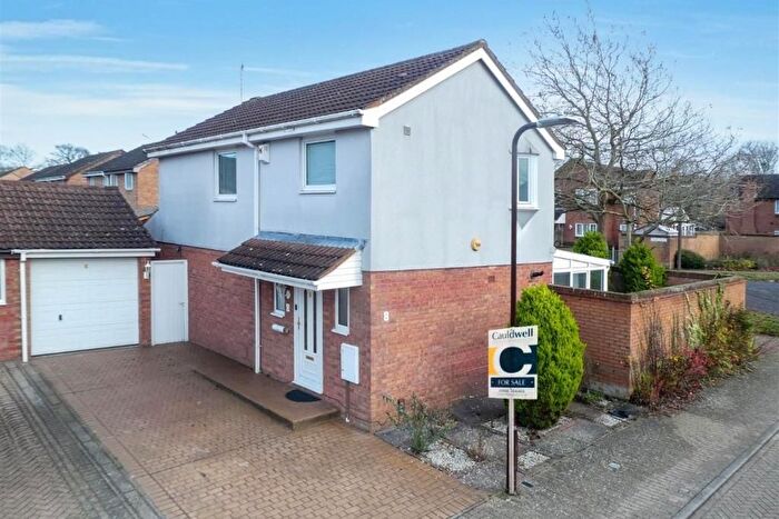 3 Bedroom Detached House For Sale In Stokenchurch Place, Bradwell Common, Milton Keynes, MK13