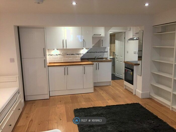 Studio To Rent In Gillygate, York, YO31