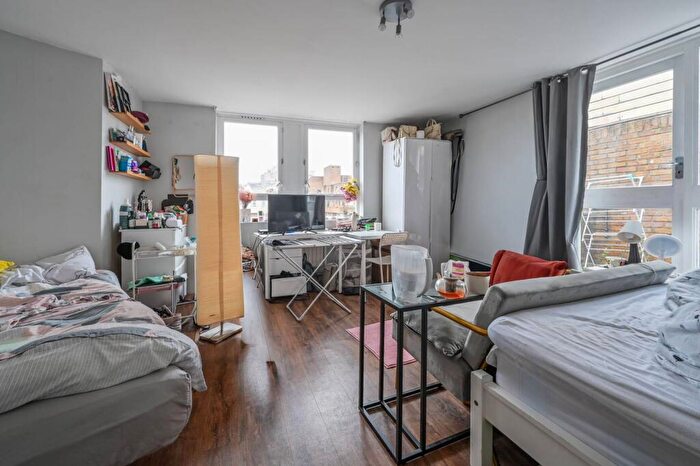 2 Bedroom Flat For Sale In Burr Close, St Katharine Docks, London, E1W