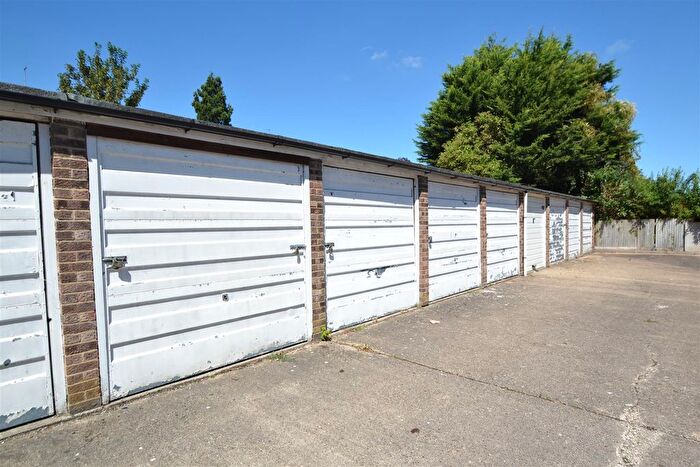 Detached House To Rent In Berners Way, Broxbourne, EN10