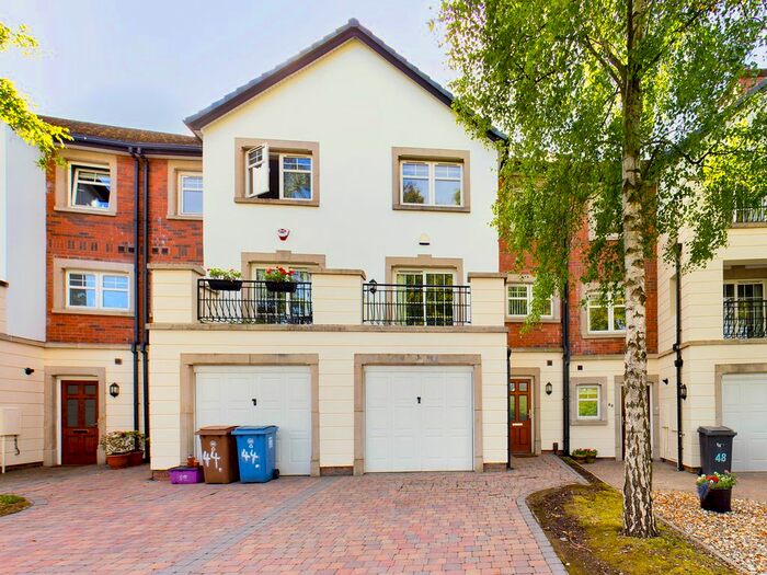 4 Bedroom Town House To Rent In Beech Heights, Wellington Square, Belfast, BT7