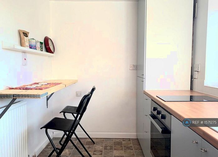 2 Bedroom Flat To Rent In Clytha Square, Newport, NP20