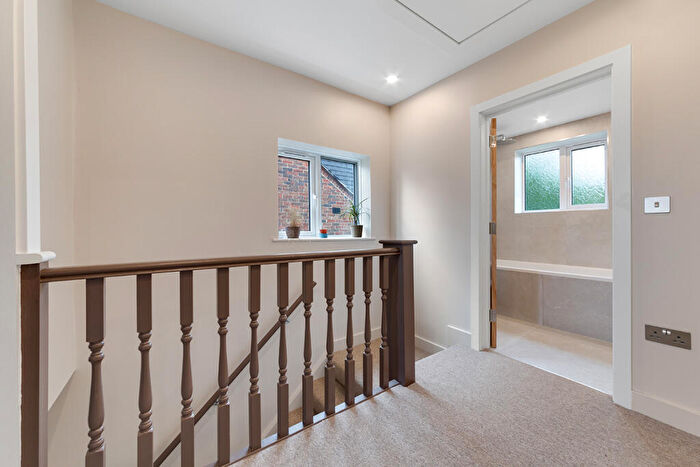 3 Bedroom End Of Terrace House For Sale In Goldingham Avenue, Loughton, IG10