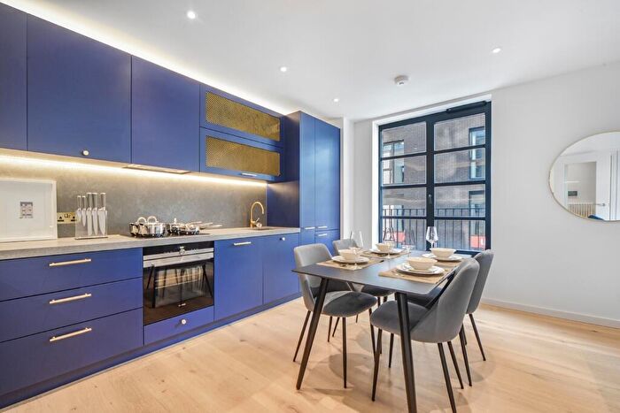 3 Bedroom End Of Terrace House To Rent In Orchard Place London, E14