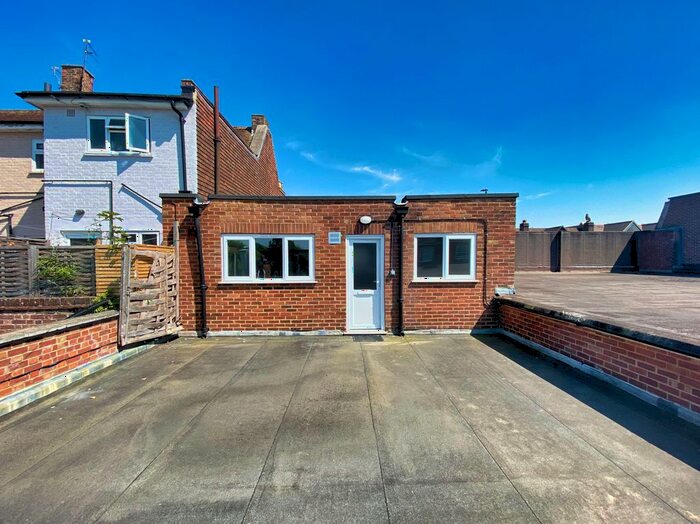 2 Bedroom Flat To Rent In High Street, Uckfield, TN22