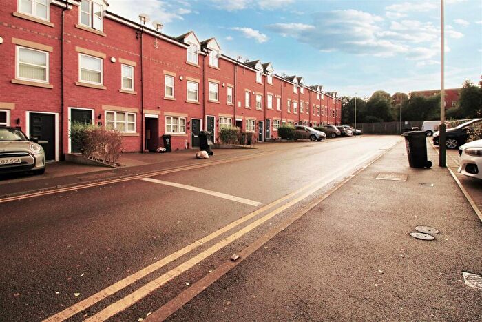 4 Bedroom House To Rent In Blue Fox Close, Leicester, LE3