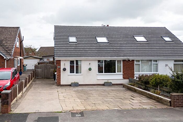 4 Bedroom Semi-Detached House For Sale In Waingate, Grimsargh, Lancashire, PR2