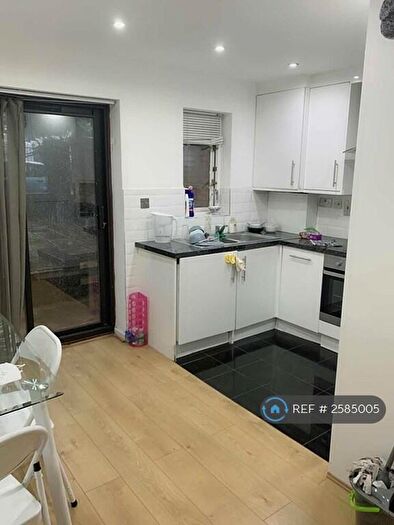 3 Bedroom Detached House To Rent In Hanover Avenue, London, E16