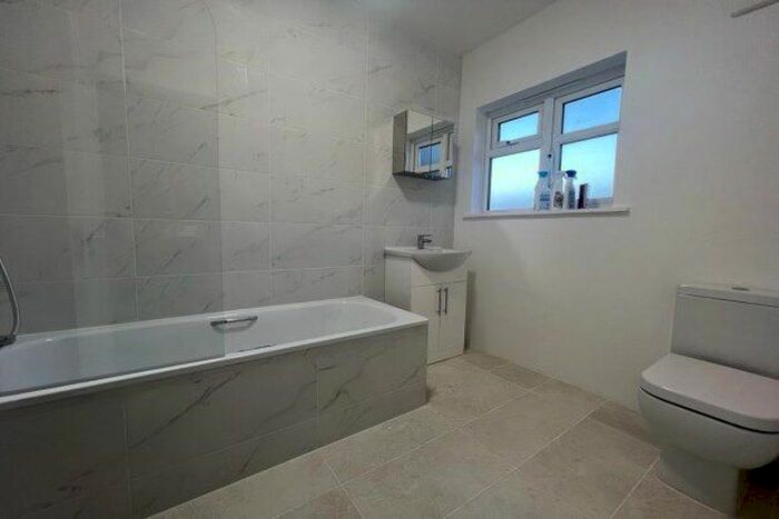 3 Bedroom Flat To Rent In High Road Tudor Mansions, Basildon, SS13