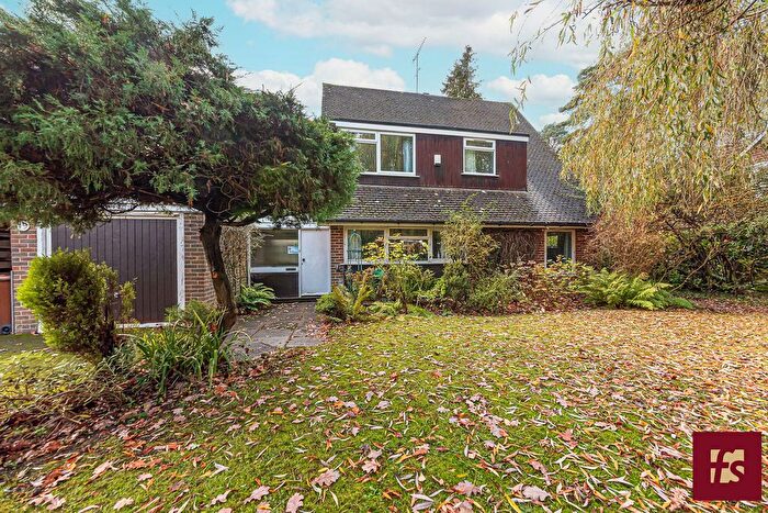 4 Bedroom Detached House For Sale In Linkway, Crowthorne, Berkshire, RG45