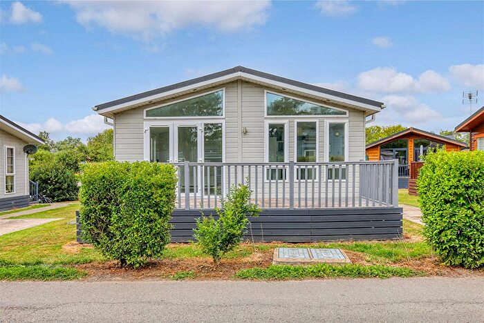 3 Bedroom Park Home For Sale In Roydon Marina Village, Roydon, CM19
