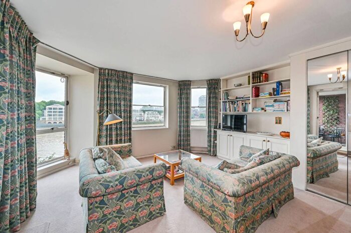 1 Bedroom Flat To Rent In Riverside Court, Nine Elms, London, SW8