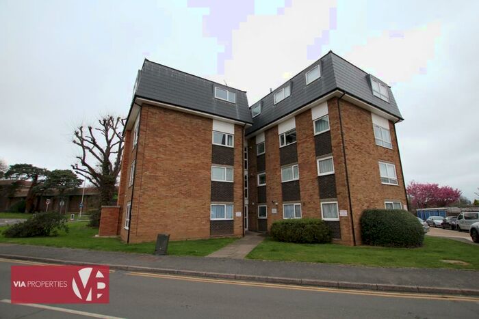 1 Bedroom Flat To Rent In Lampits, Hoddesdon, EN11