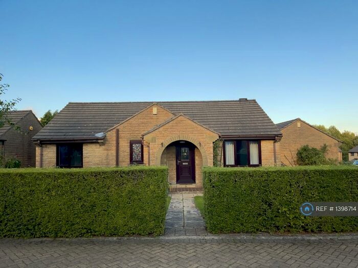 2 Bedroom Bungalow To Rent In Aydon Way, Halifax, HX3