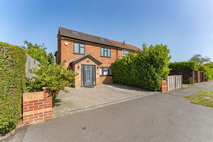 5 Bedroom Semi-Detached House For Sale In St. Margarets Close, Iver, SL0