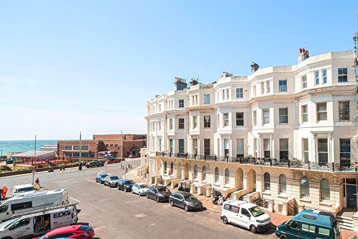 2 Bedroom Flat For Sale In St. Aubyns, Hove, BN3