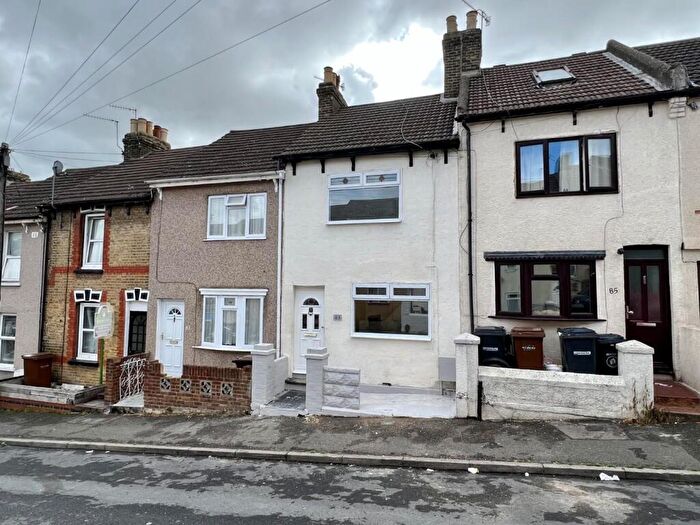 3 Bedroom House For Sale In Albany Road, Chatham, ME4