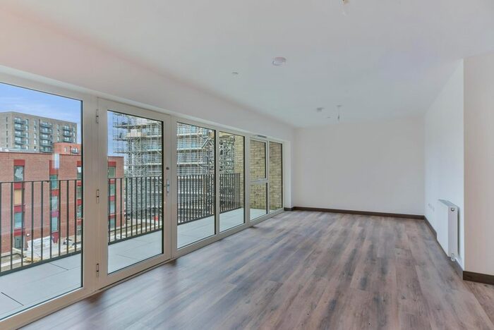 3 Bedroom Flat To Rent In Erken Plaza, Abbey Quay, Barking, IG11