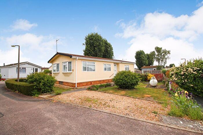 2 Bedroom Park Home For Sale In Ash Grove, Briar Bank Park, MK45