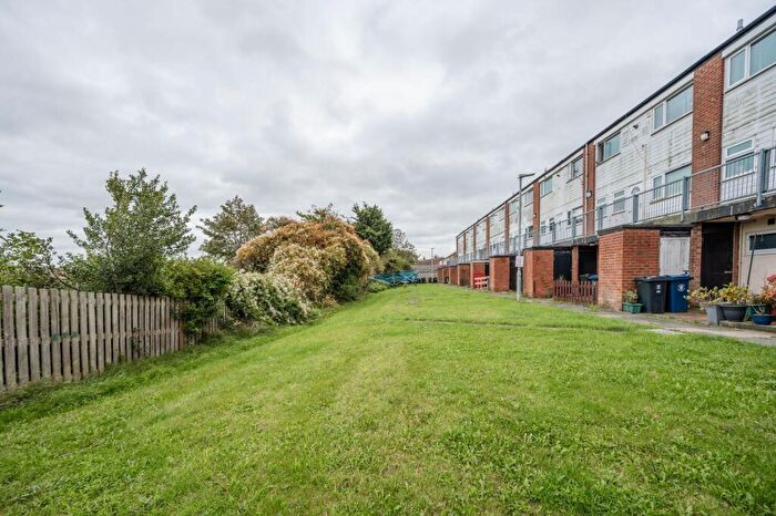 3 Bedroom Maisonette For Sale In Pennington Avenue, Ormskirk, L39