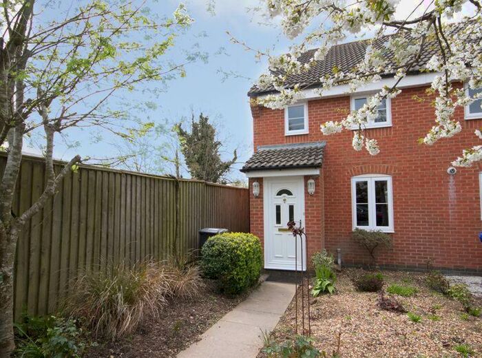 2 Bedroom Semi-Detached House For Sale In Castle Mount, Brackley, NN13