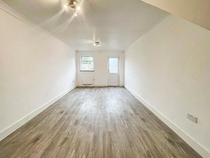 2 Bedroom Semi-Detached House To Rent In Thamley, Purfleet-On-Thames, RM19