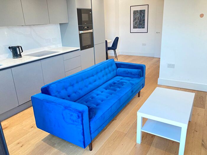 1 Bedroom Flat To Rent In Very Near New Horizons Court Area, Brentford, TW8