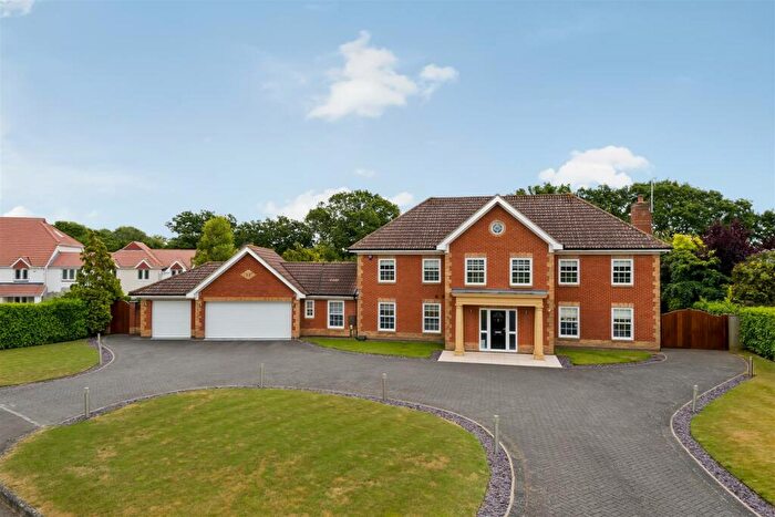 5 Bedroom Detached House For Sale In Skylark Meadows, Fareham, PO15