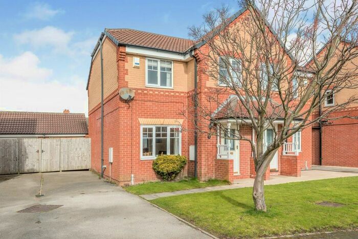 3 Bedroom Semi-Detached House To Rent In Markington Place, Leeds, LS10