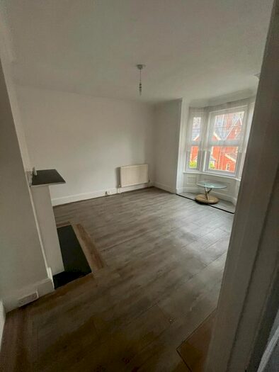 2 Bedroom Flat To Rent In The Cloisters, Junction Road, Andover, SP10