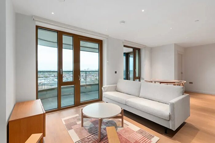 2 Bedroom Flat To Rent In The Wiltern, Dawlish Avenue East, Perivale, UB6