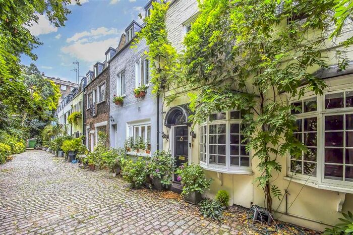 2 Bedroom Property To Rent In Albion Mews, London, W2