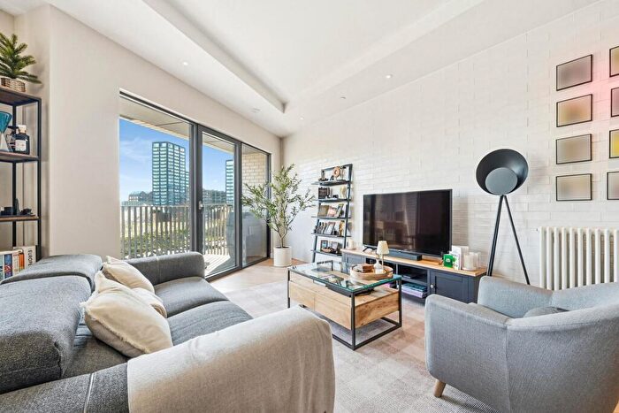 2 Bedroom Apartment For Sale In Globe House, London City Island, London, E14