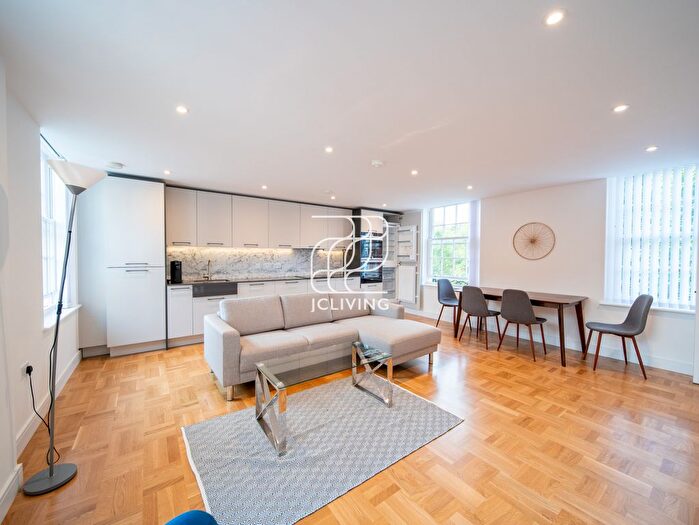 2 Bedroom Flat To Rent In Dorigen Court, London, W14